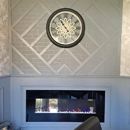 Pinebrook House Double Bed Small En-suite Free Parking *