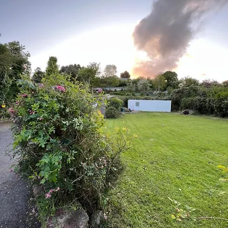 Pinebrook House Double Bed Small En-suite Free Parking Alloggio in famiglia