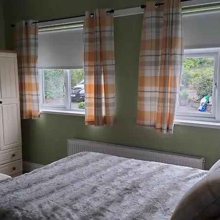 Pinebrook House Double Bed Small En-suite Free Parking 民宿 基利贝格斯